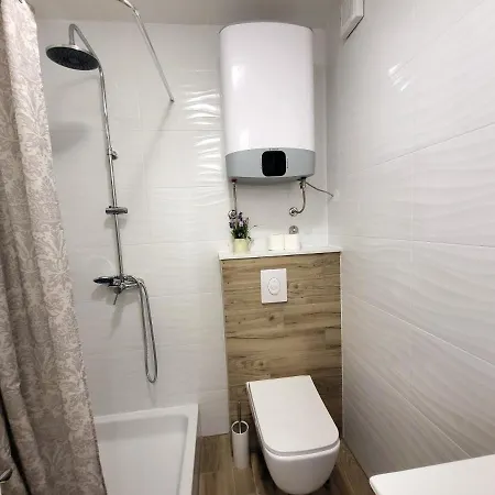 Mali U Centru Makarská