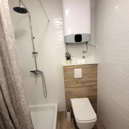 Mali U Centru Makarská